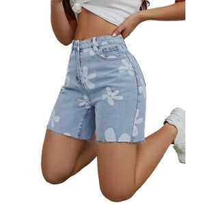 *new* denim daisy print shorts